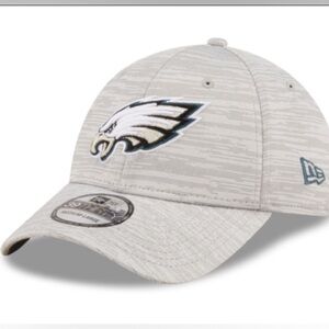 Philadelphia Eagles New Era Gray Distinct 39Thirty Flex Hat. S/M.